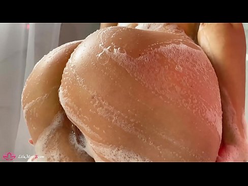 ❤️ Zeshkania masturbon pidhin me vibrator deri në orgazmë intensive në dush ❤️ Porno tek ne sq.gaypornforyou.ru ❌️❤