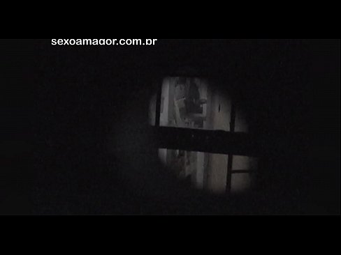 ❤️ Blondie filmohet fshehurazi nga një soditës i lagjes i fshehur pas tullave të zbrazëta ❤️ Porno tek ne sq.gaypornforyou.ru ❌️❤